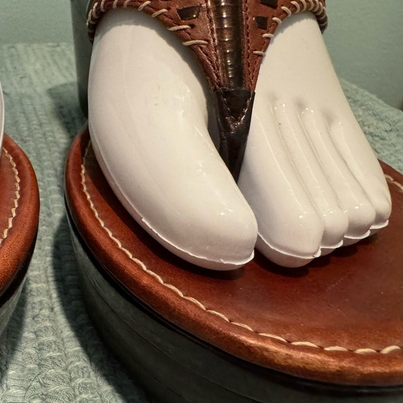 Cole Haan Grier platform wedge thong sandal. Brown. Size 7.5 - Picture 8 of 8